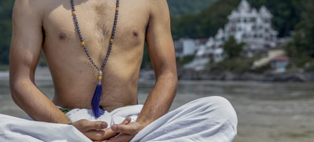 Yogui a orillas del río Ganges